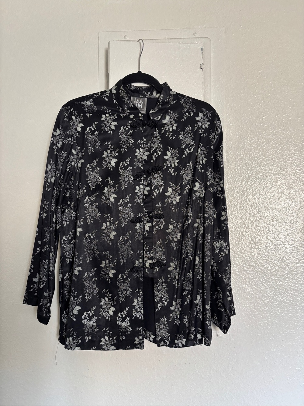 Vintage Black and White Floral Mandarin Collar Blouse